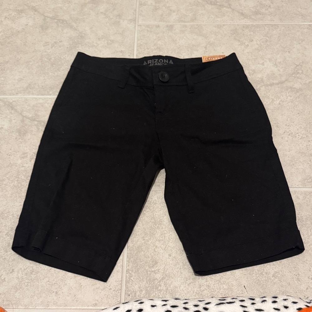 Arizona Jean Company Women's Classic Black Bermudas